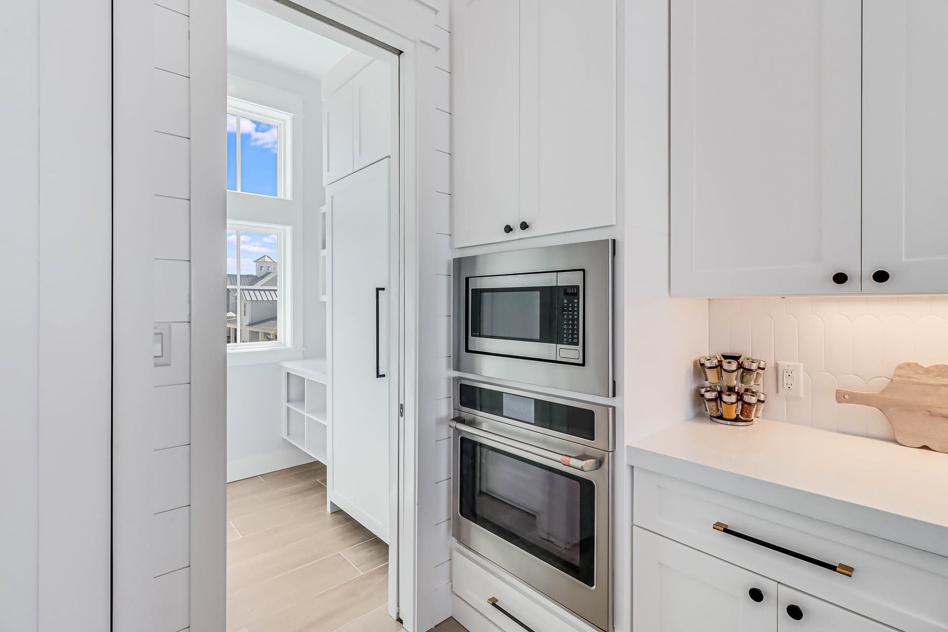 Lakeside Luxury - Image 13