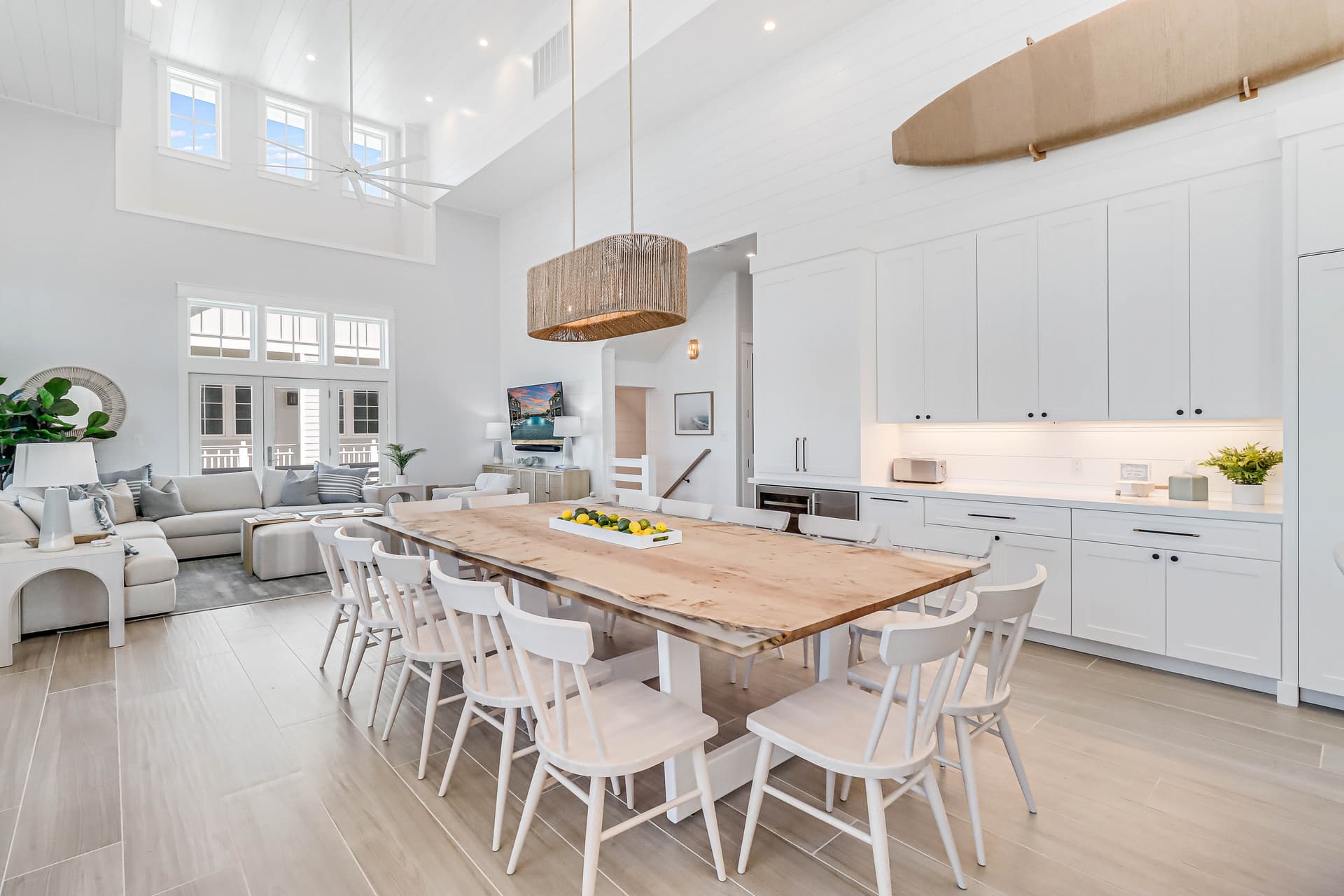 Lakeside Luxury - Image 4