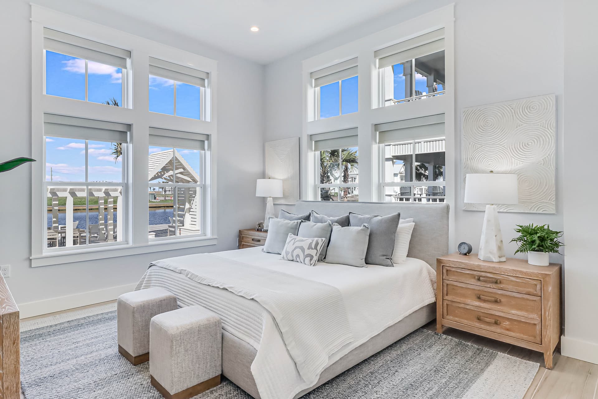 Lakeside Luxury - Image 15