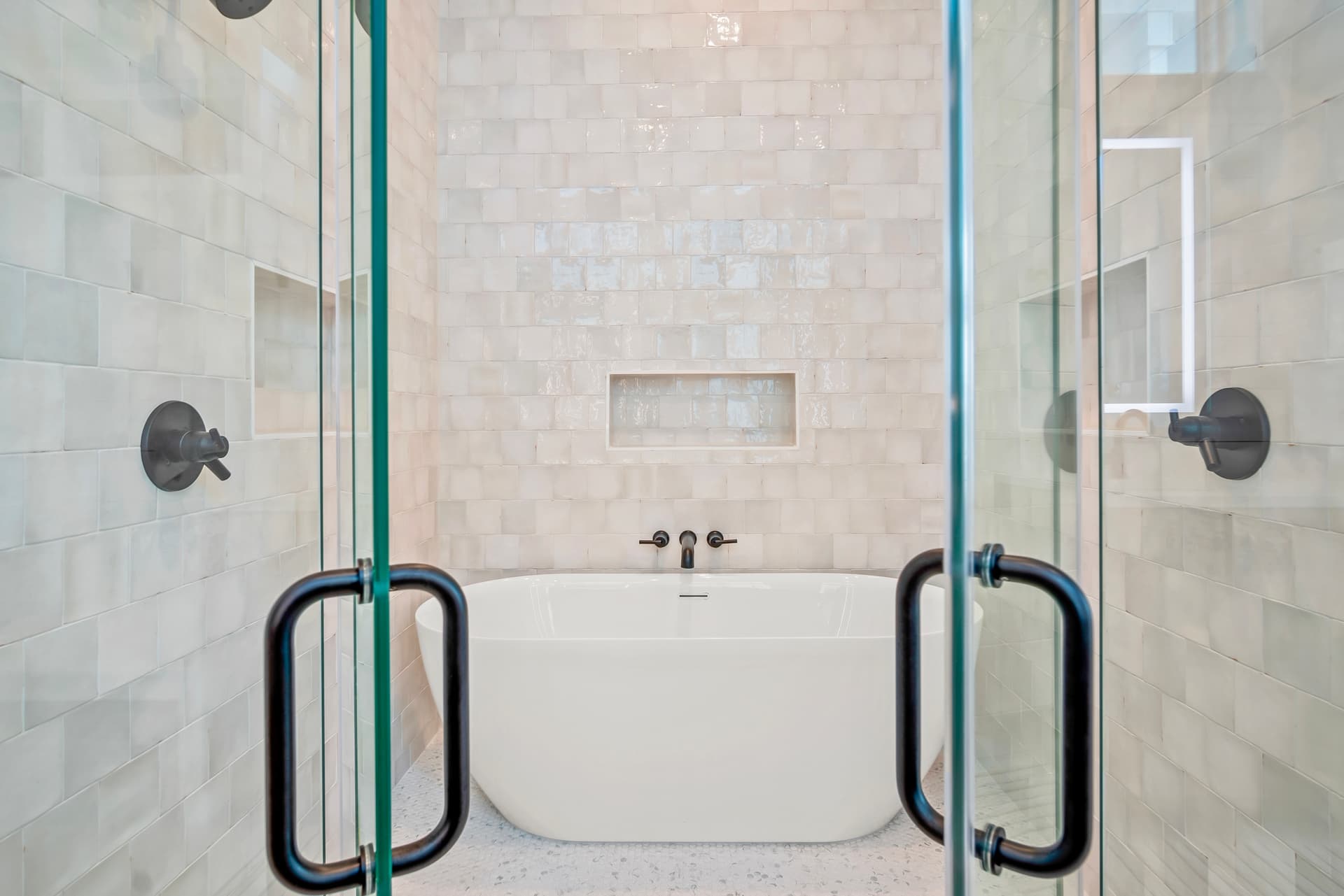 Lakeside Luxury - Image 49