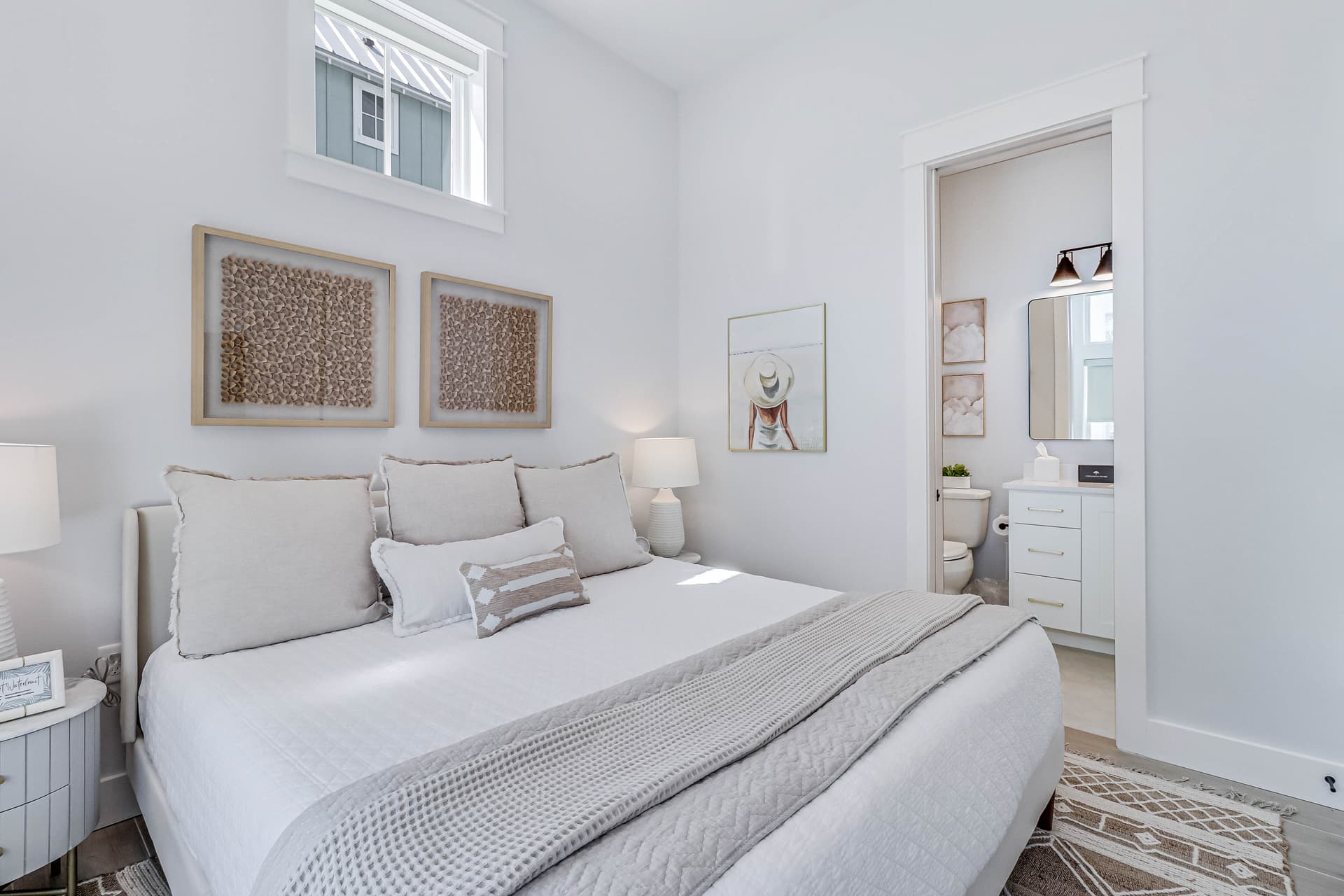 Lakeside Luxury - Image 20