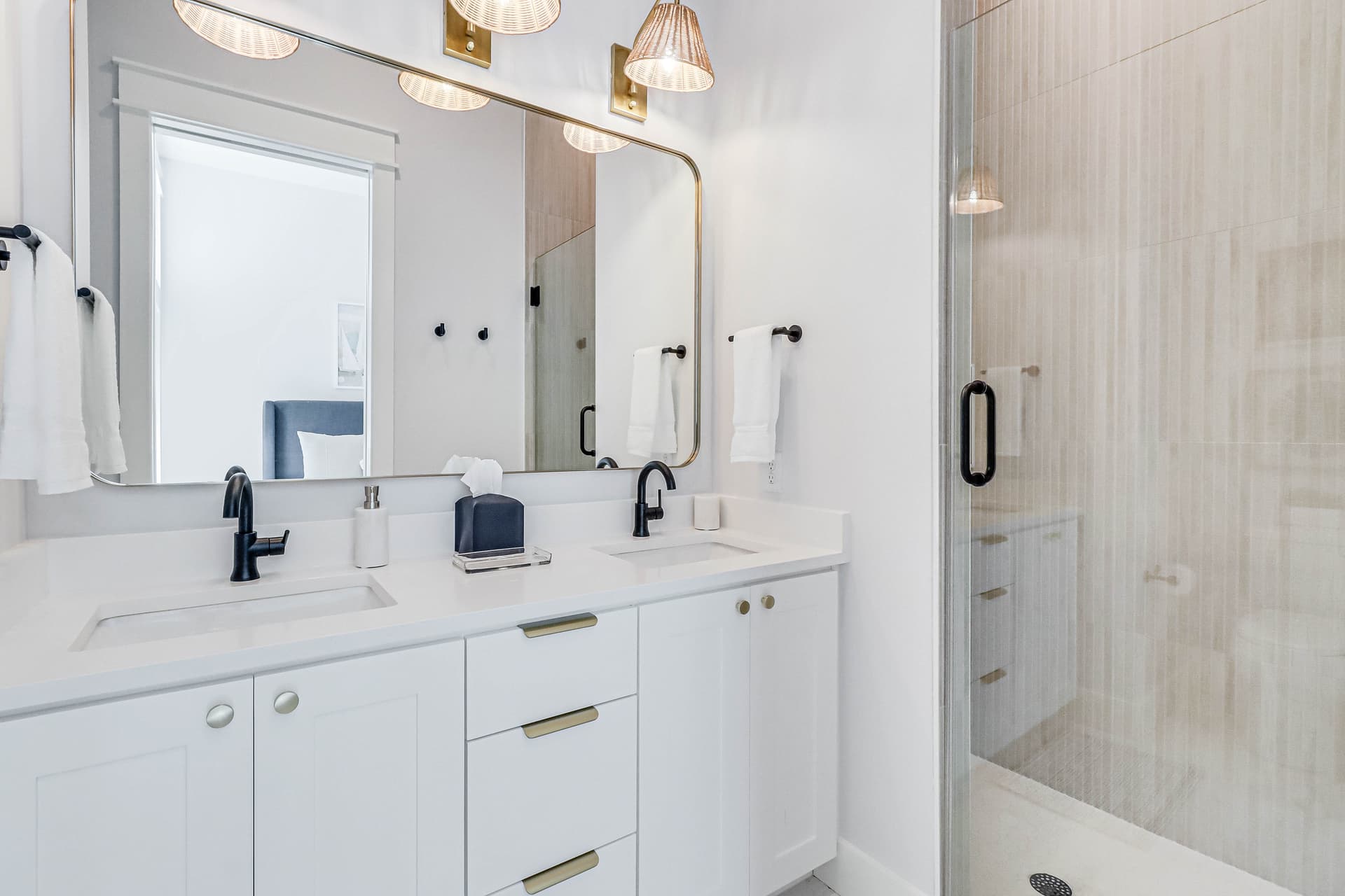 Lakeside Luxury - Image 51