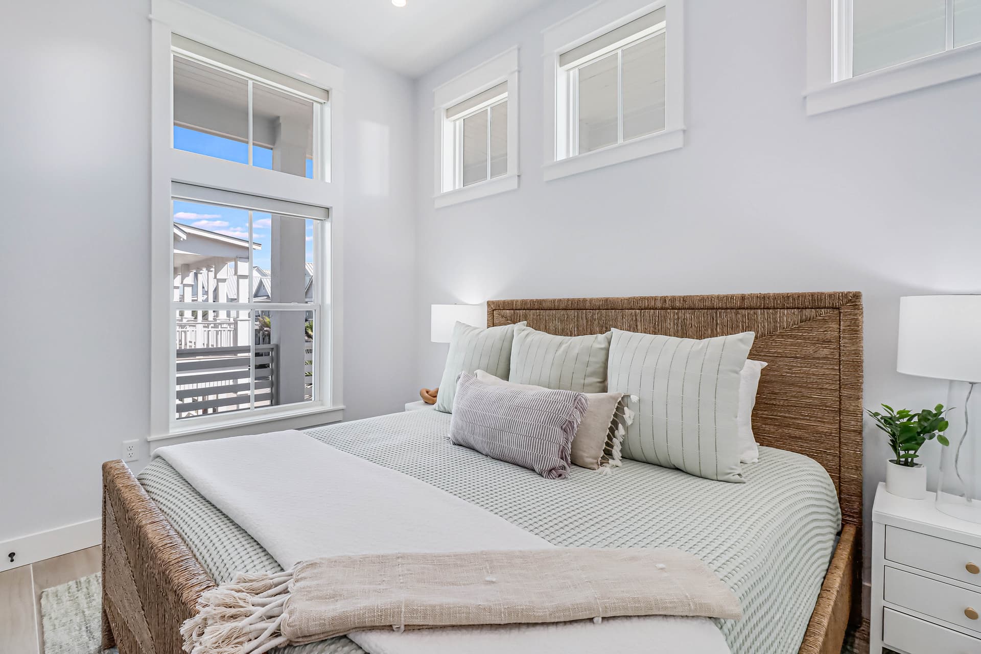 Lakeside Luxury - Image 25