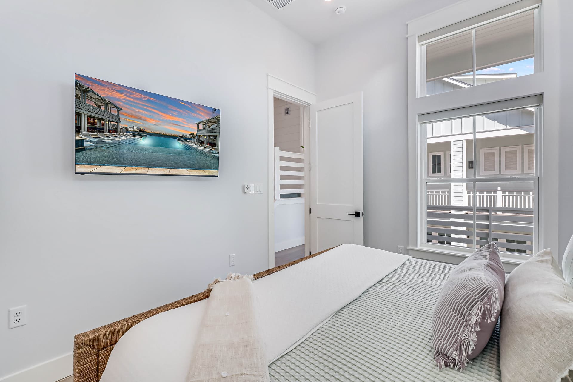 Lakeside Luxury - Image 27