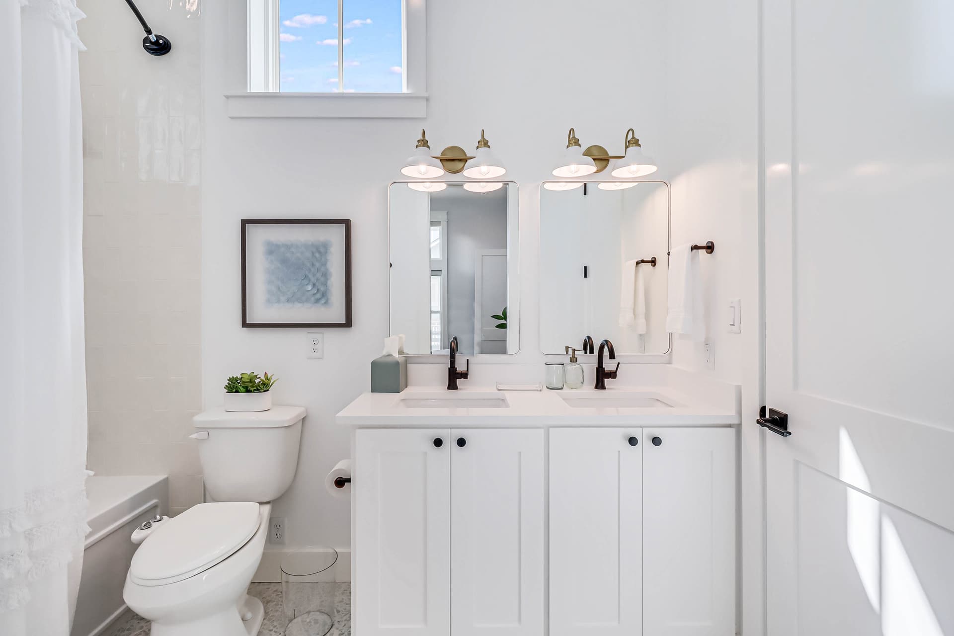 Lakeside Luxury - Image 46