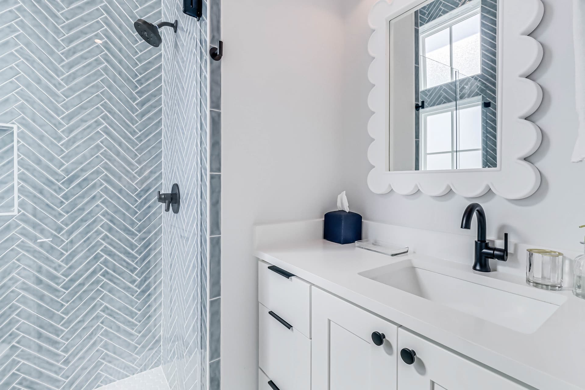 Lakeside Luxury - Image 52