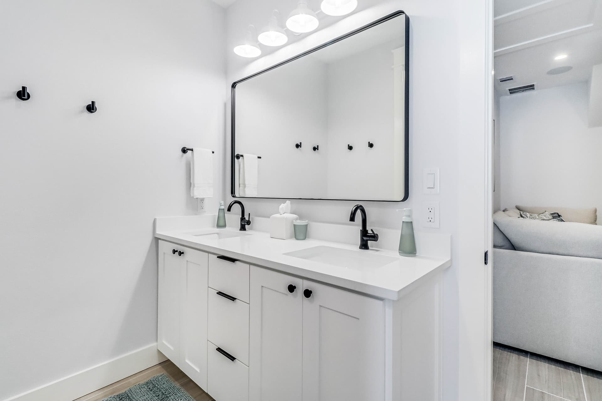 Lakeside Luxury - Image 53