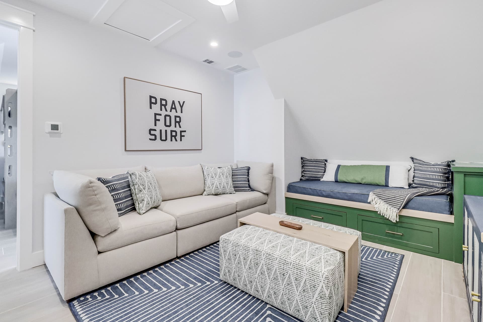 Lakeside Luxury - Image 37