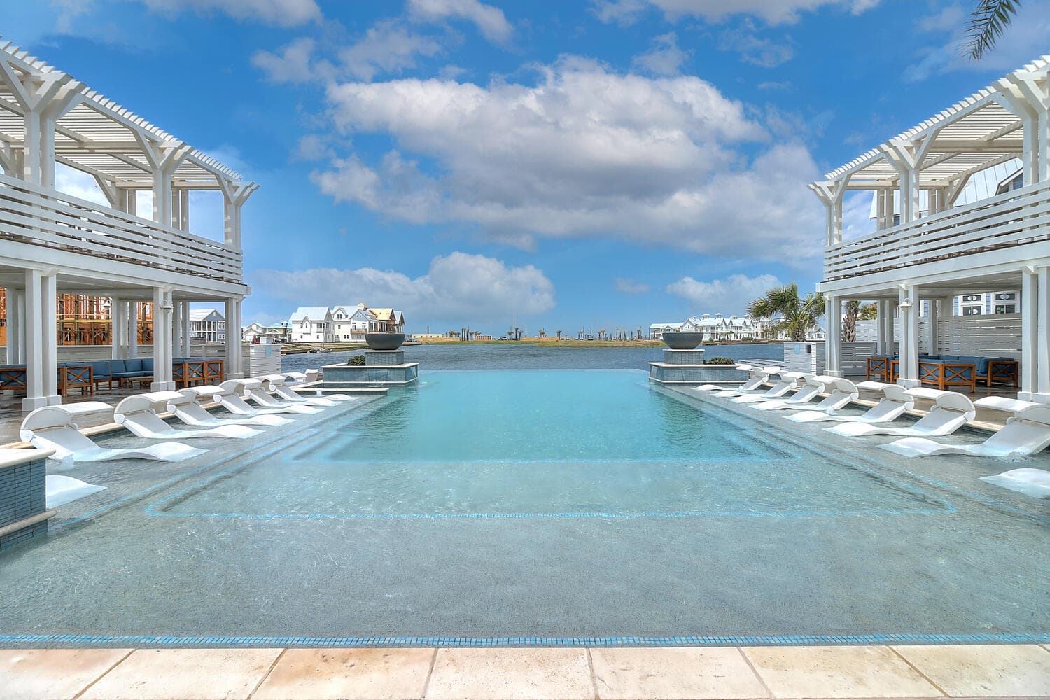 Lakeside Luxury - Image 82