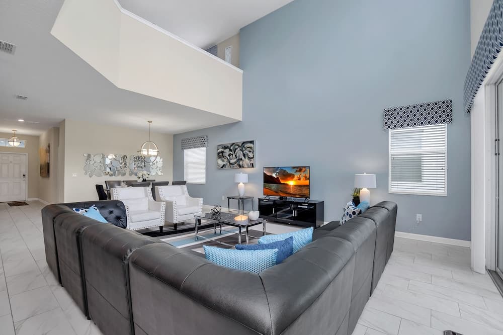 Castle Circle - Image 7