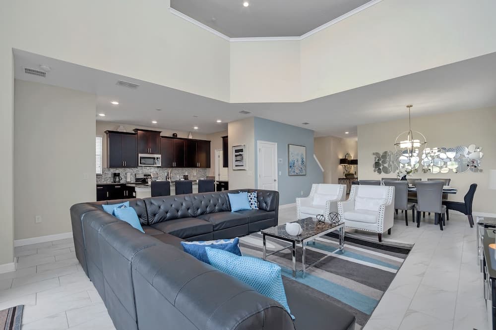 Castle Circle - Image 6