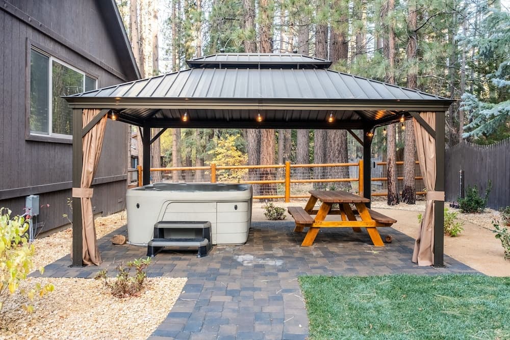 Lazy Bear Lodge - Image 2