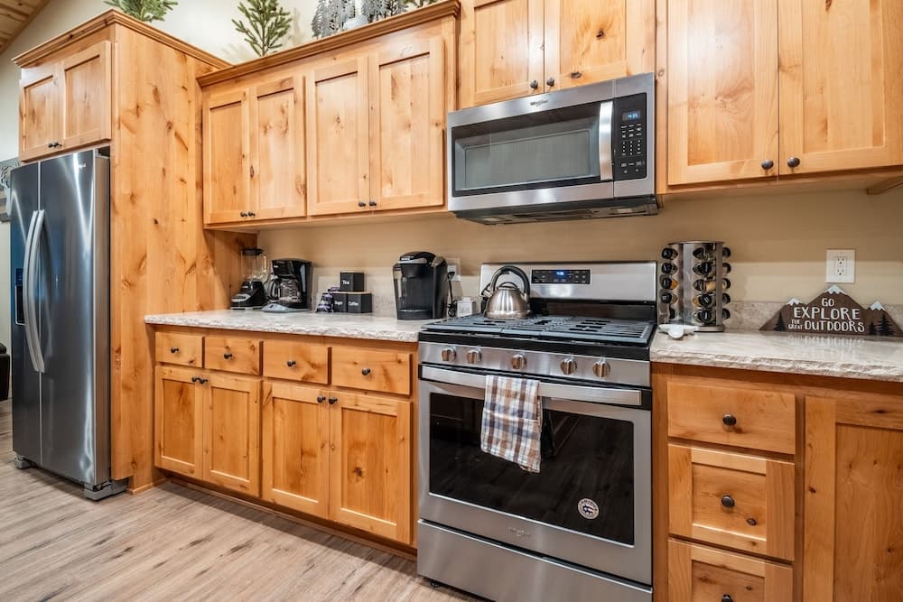 Lazy Bear Lodge - Image 14