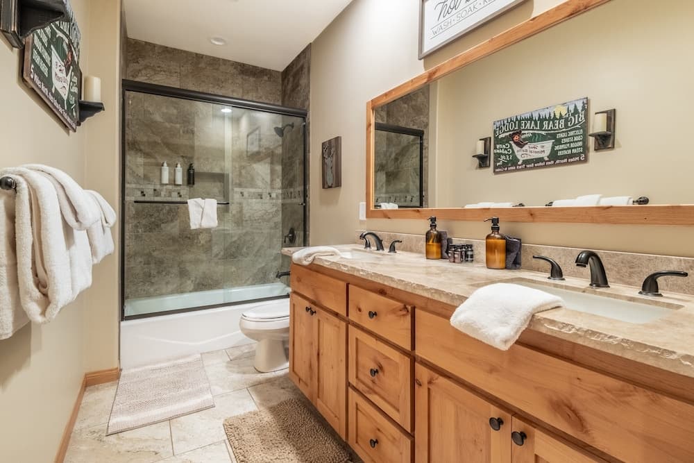 Lazy Bear Lodge - Image 27