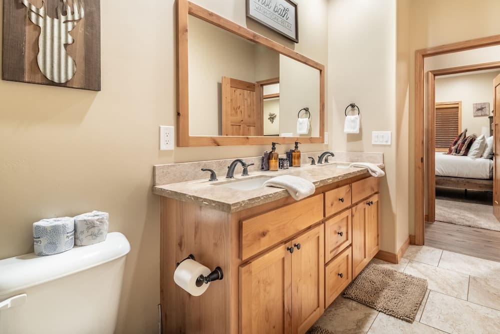 Lazy Bear Lodge - Image 28