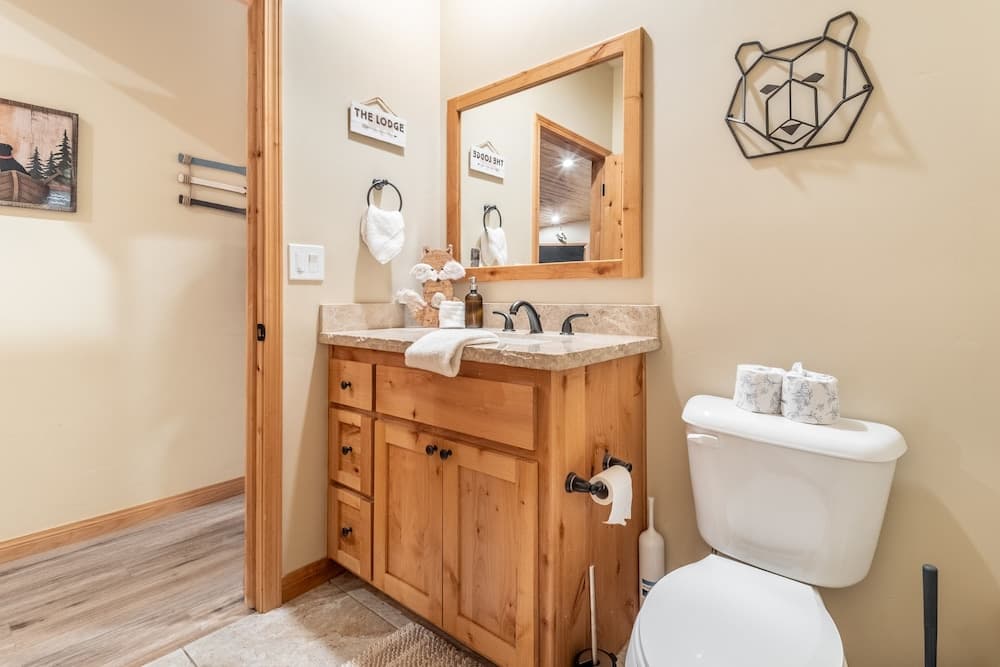 Lazy Bear Lodge - Image 33