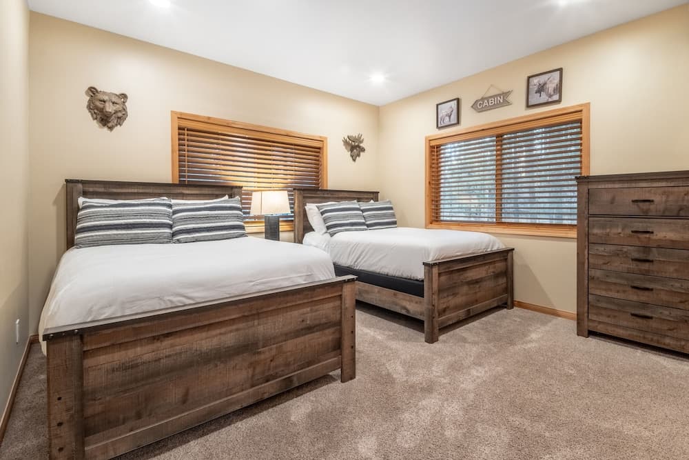 Lazy Bear Lodge - Image 34