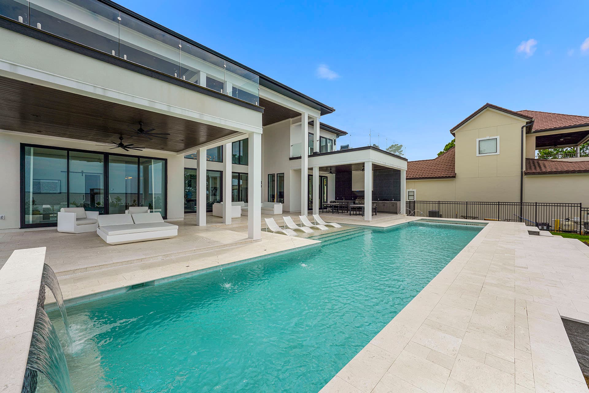 Le Maison Blanc - Image 2