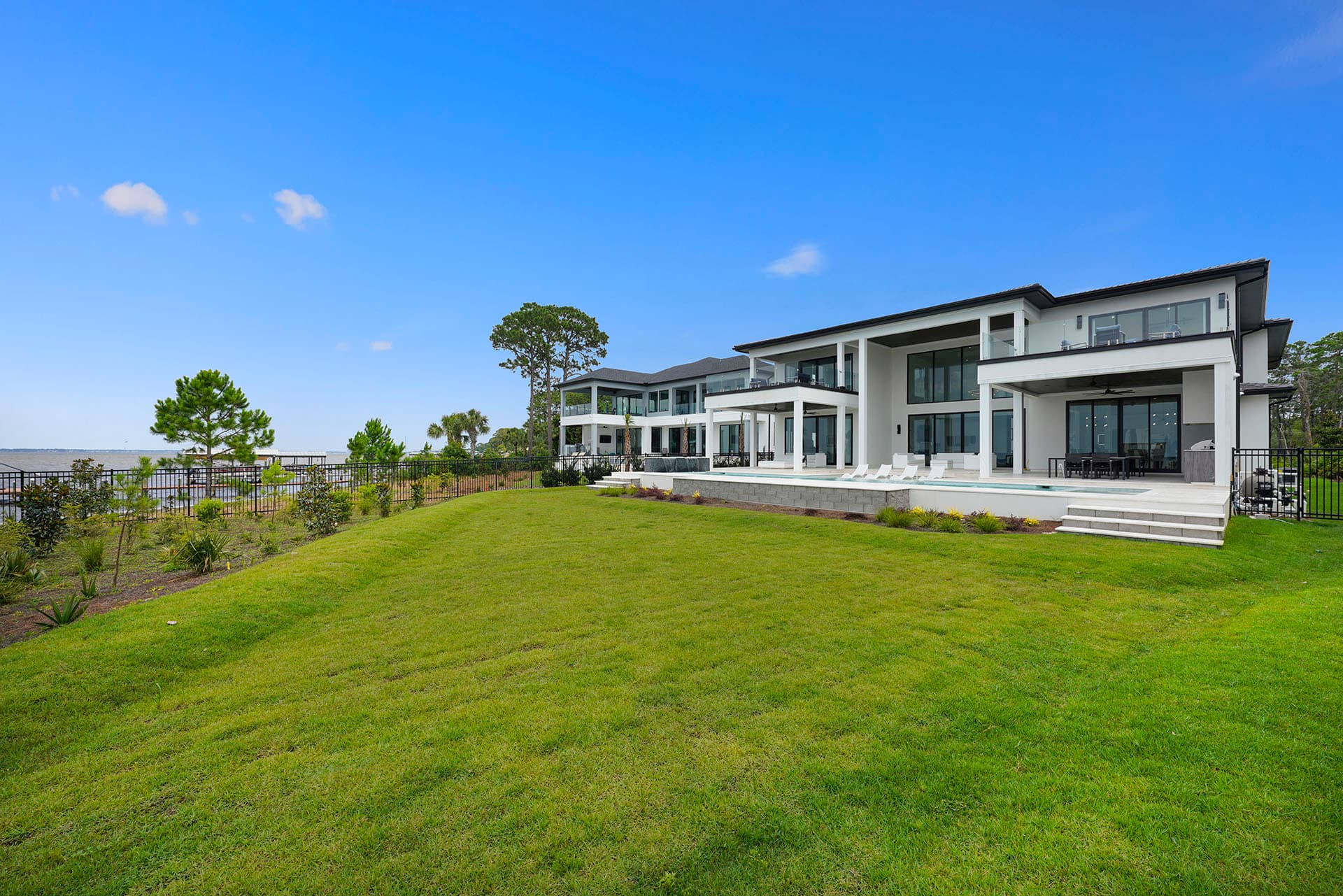 Le Maison Blanc - Image 54