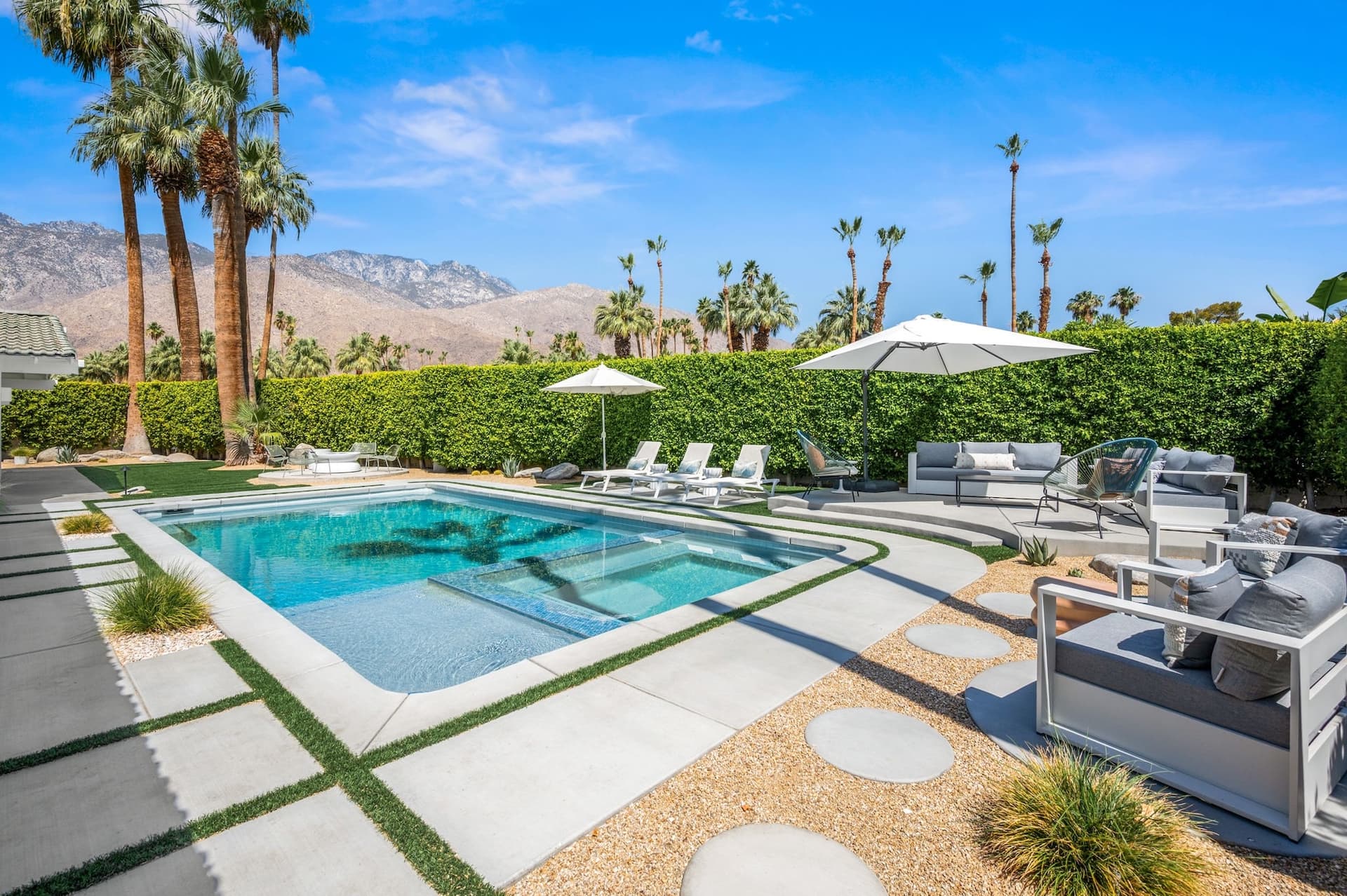 Ledo Lounge - Image 42