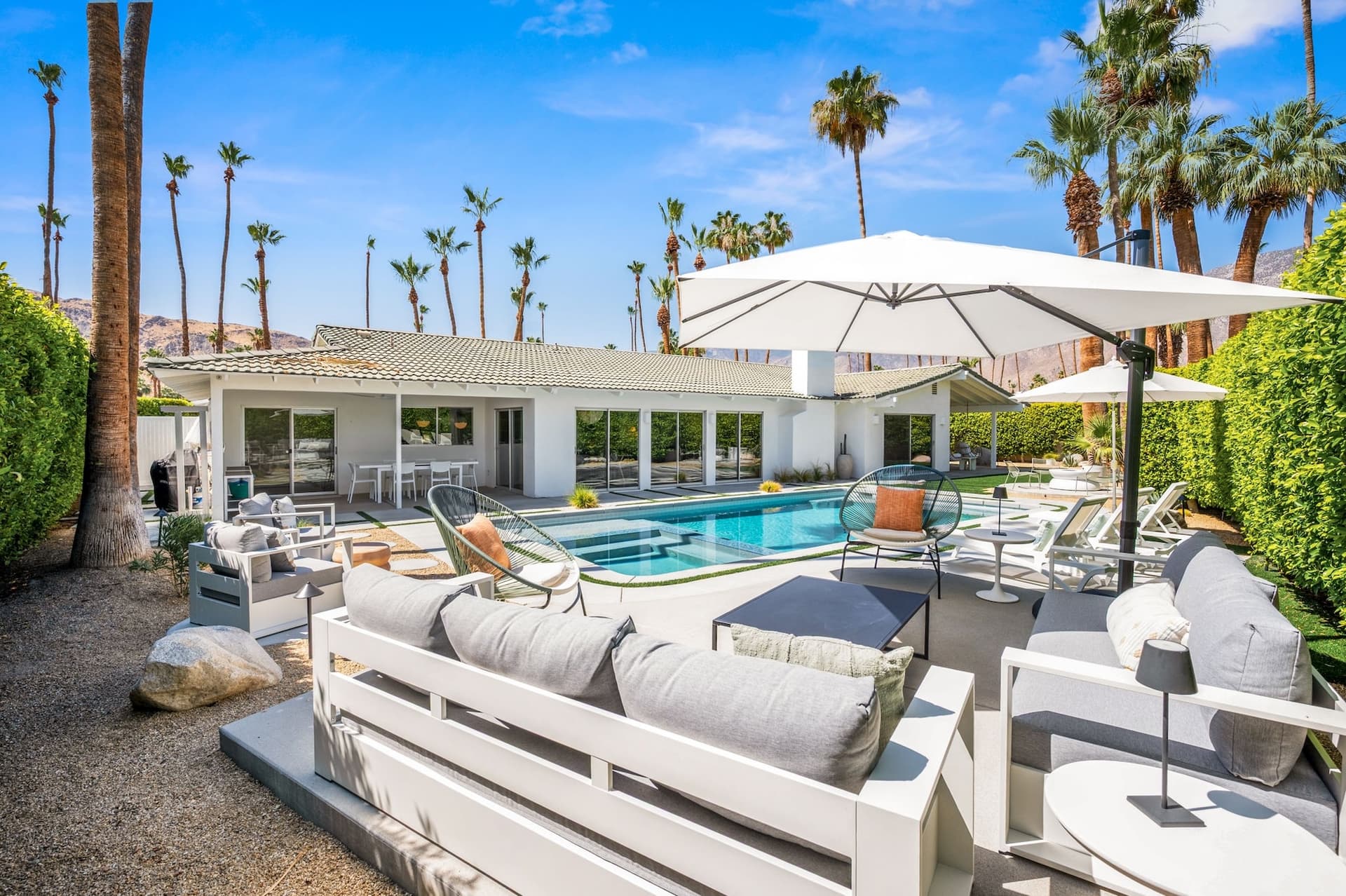 Ledo Lounge - Image 39