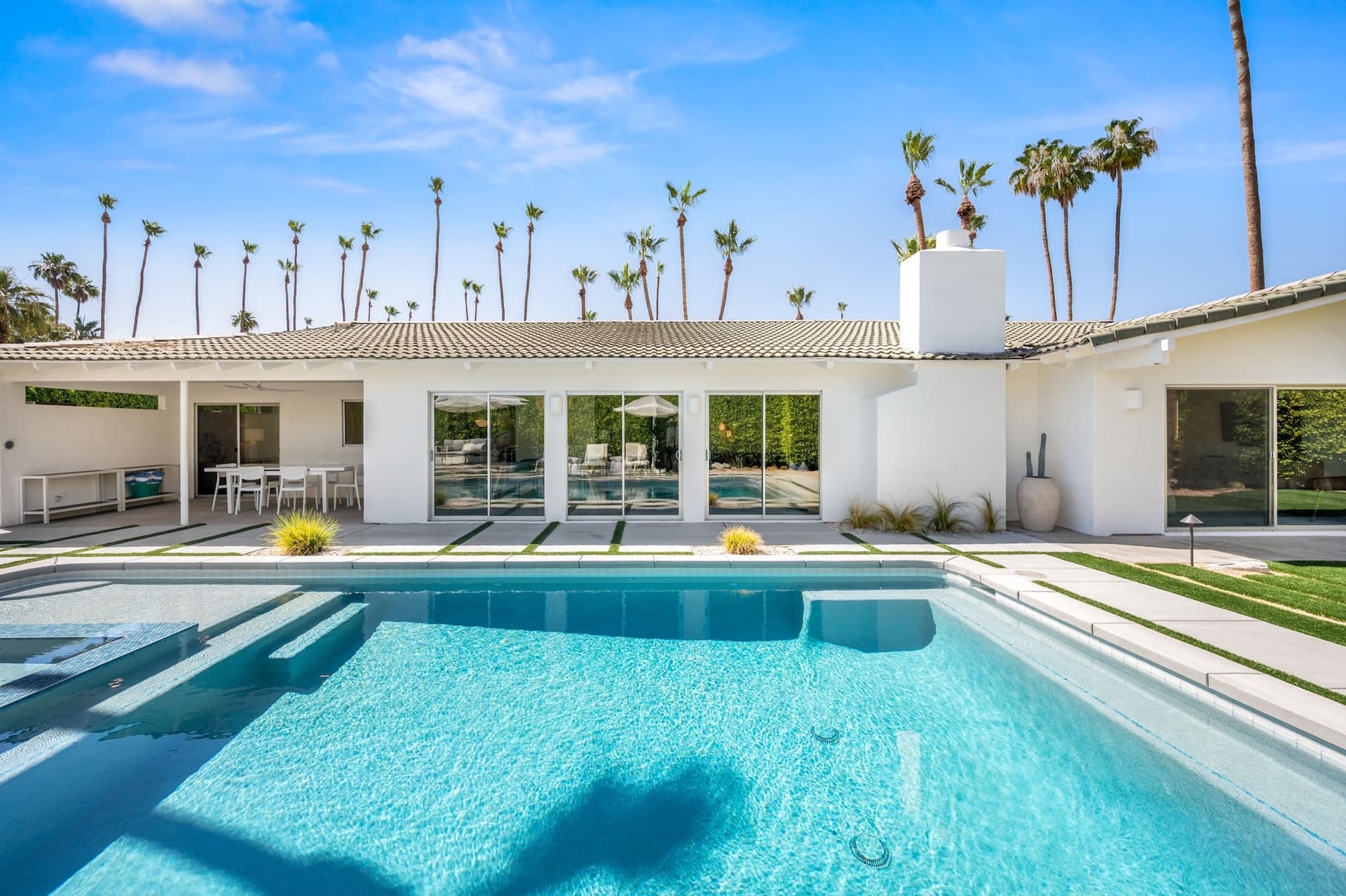 Ledo Lounge - Image 40