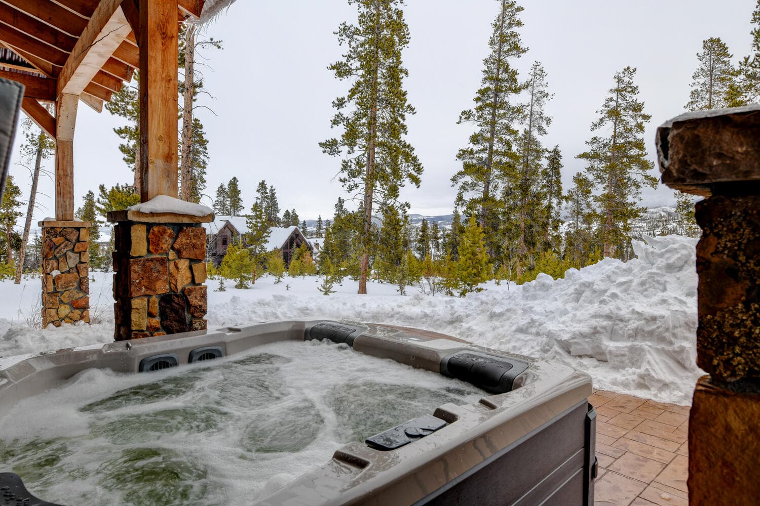 Leland Creek Luxury Home - Image 2