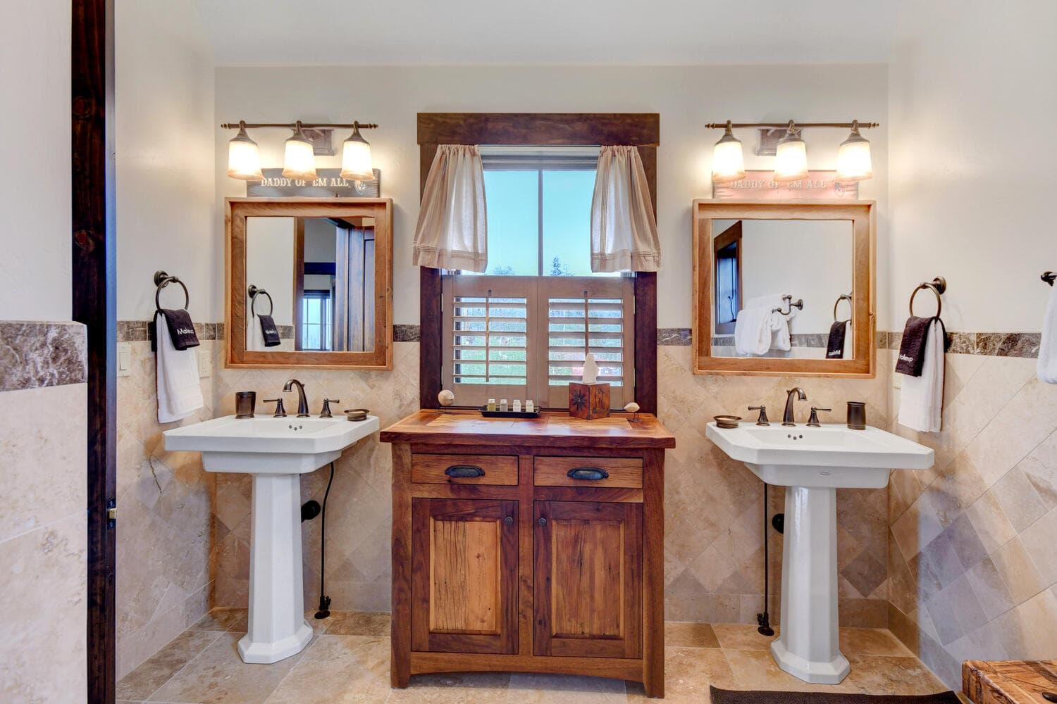 Leland Creek Luxury Home - Image 21