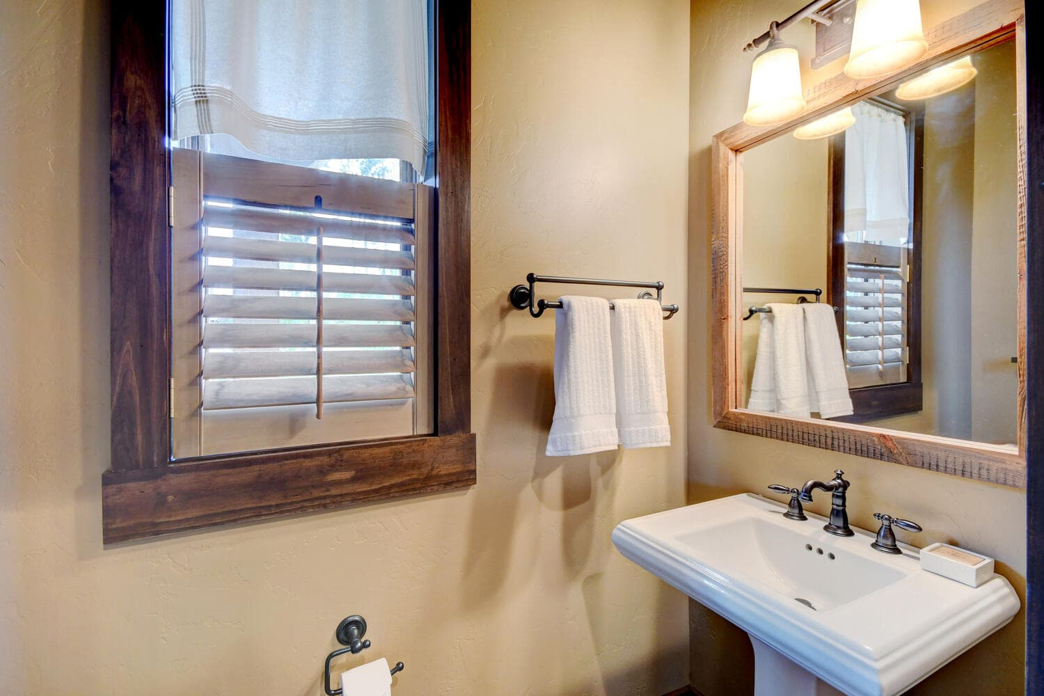 Leland Creek Luxury Home - Image 27