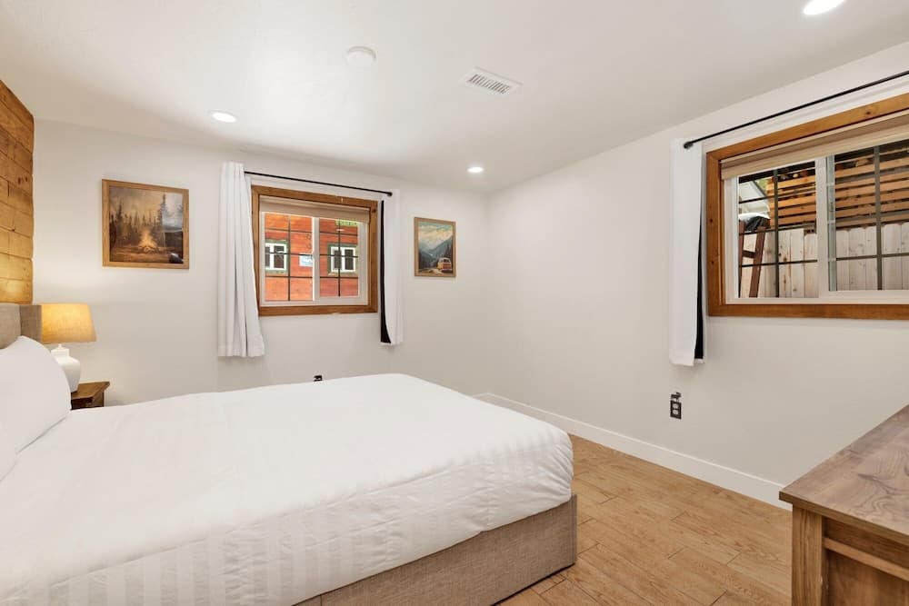 Lily's Bear Cabin #2544 - Image 14