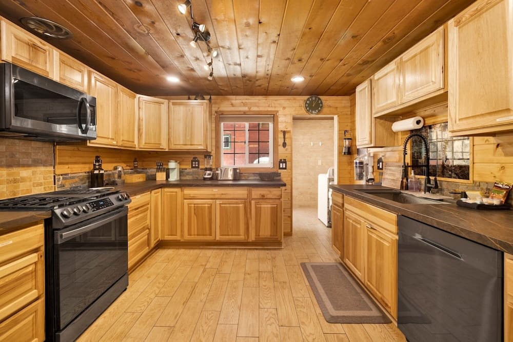 Lily's Bear Cabin #2544 - Image 8