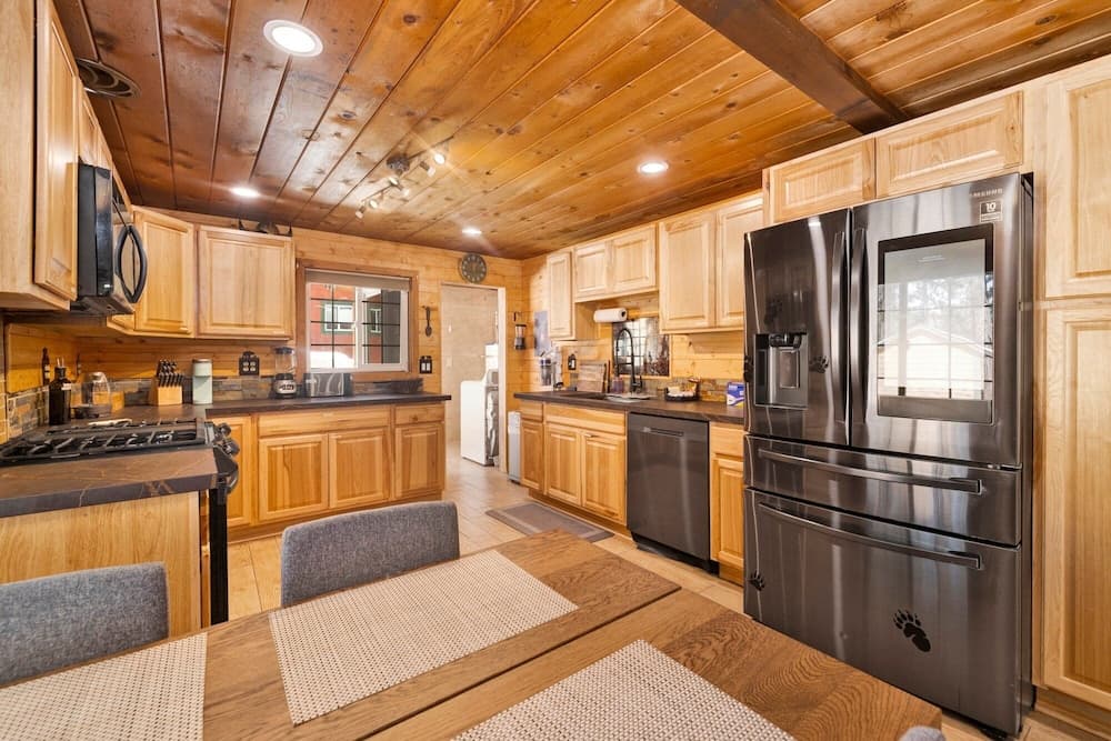 Lily's Bear Cabin #2544 - Image 10