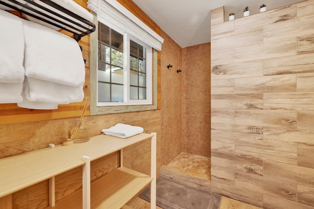 Lily's Bear Cabin #2544 - Image 15