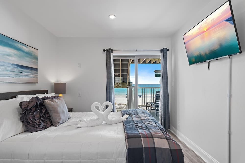 Little House on the Beach - Image 12