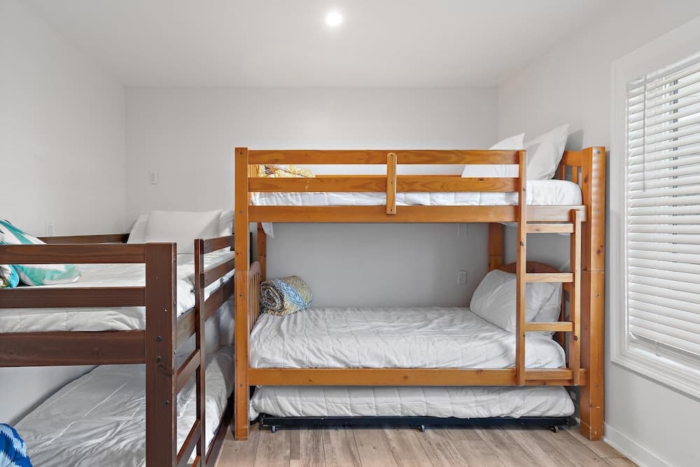 Little House on the Beach - Image 17