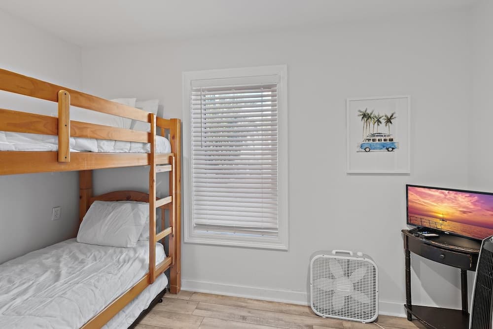 Little House on the Beach - Image 22