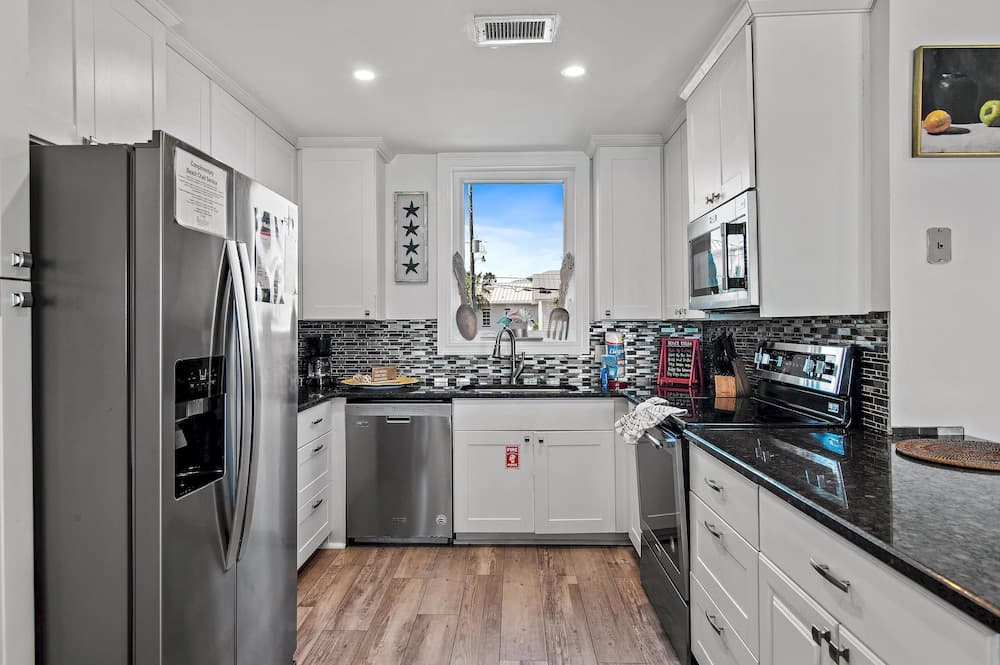 Little House on the Beach - Image 53