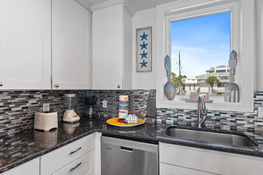 Little House on the Beach - Image 27