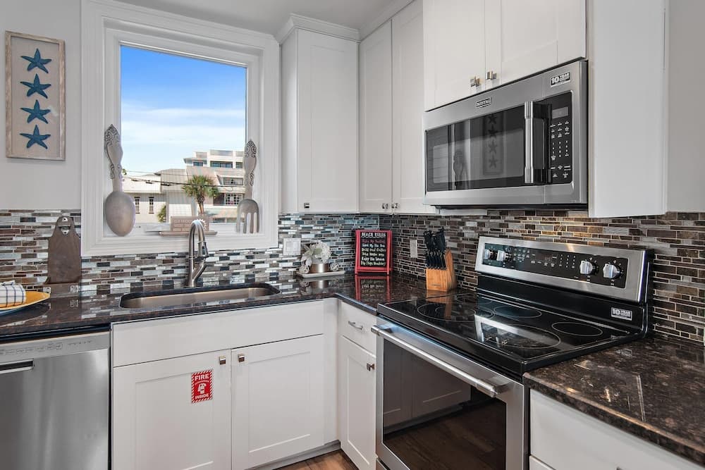 Little House on the Beach - Image 28