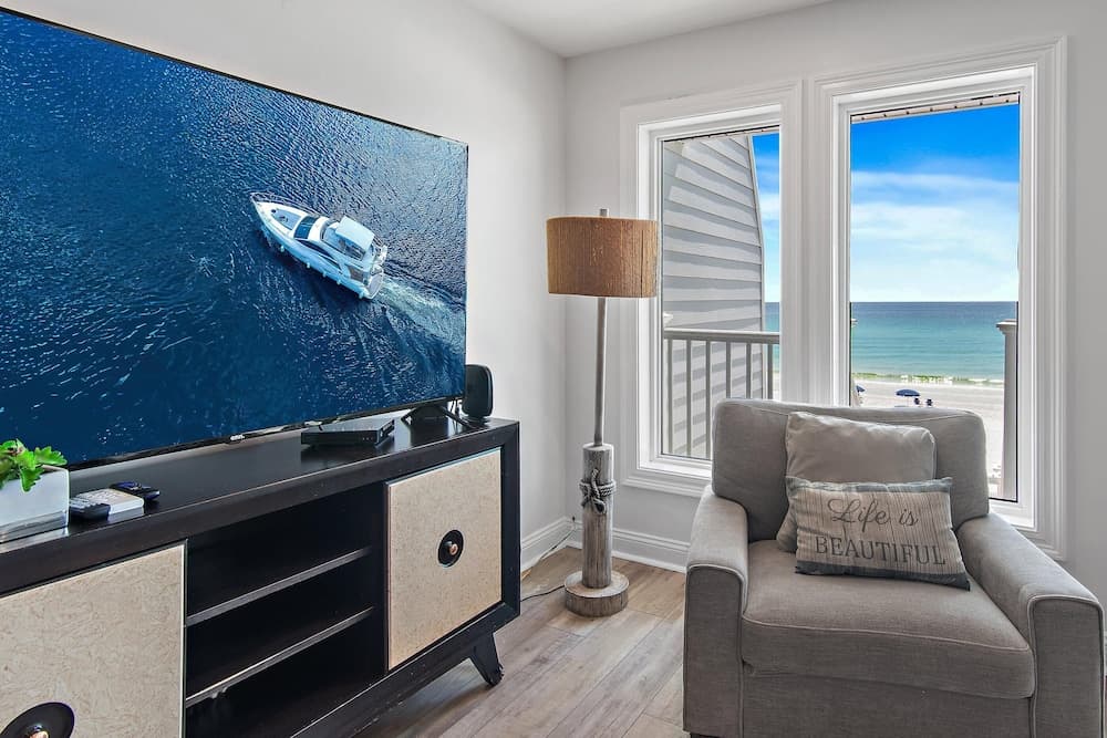 Little House on the Beach - Image 34