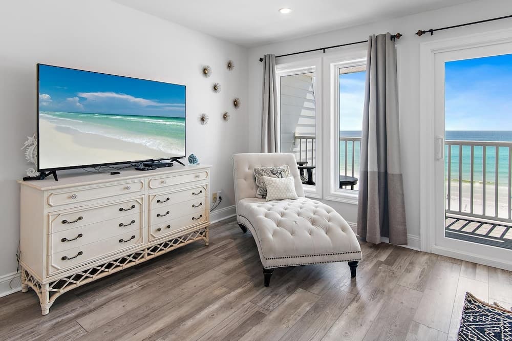 Little House on the Beach - Image 37