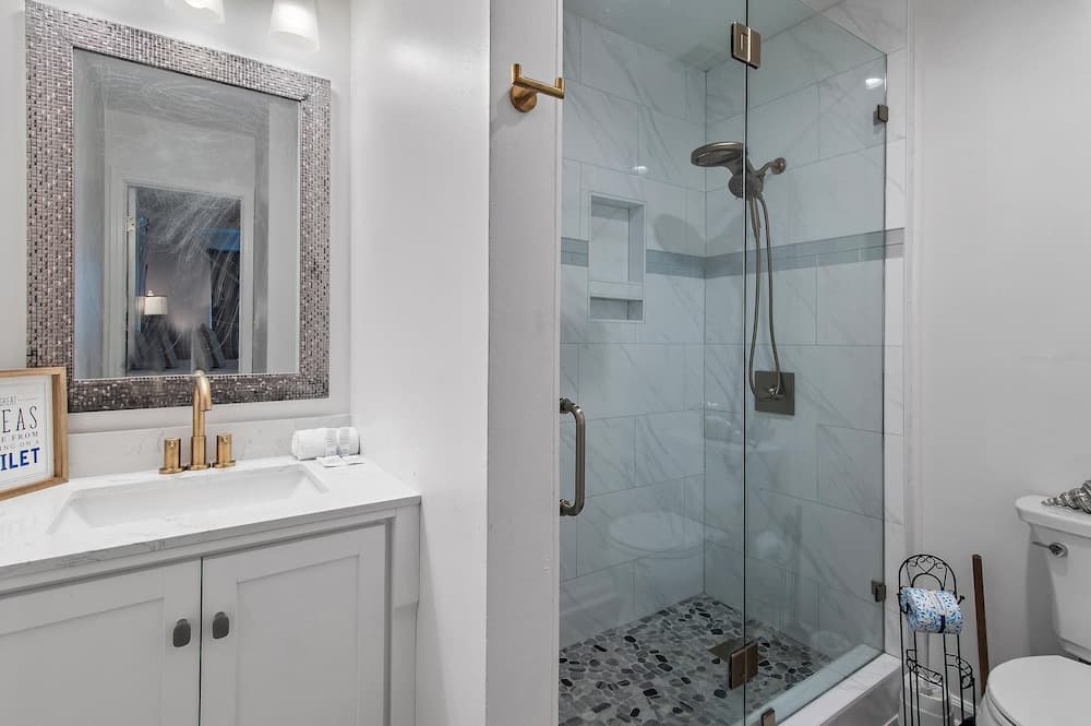 Little House on the Beach - Image 42