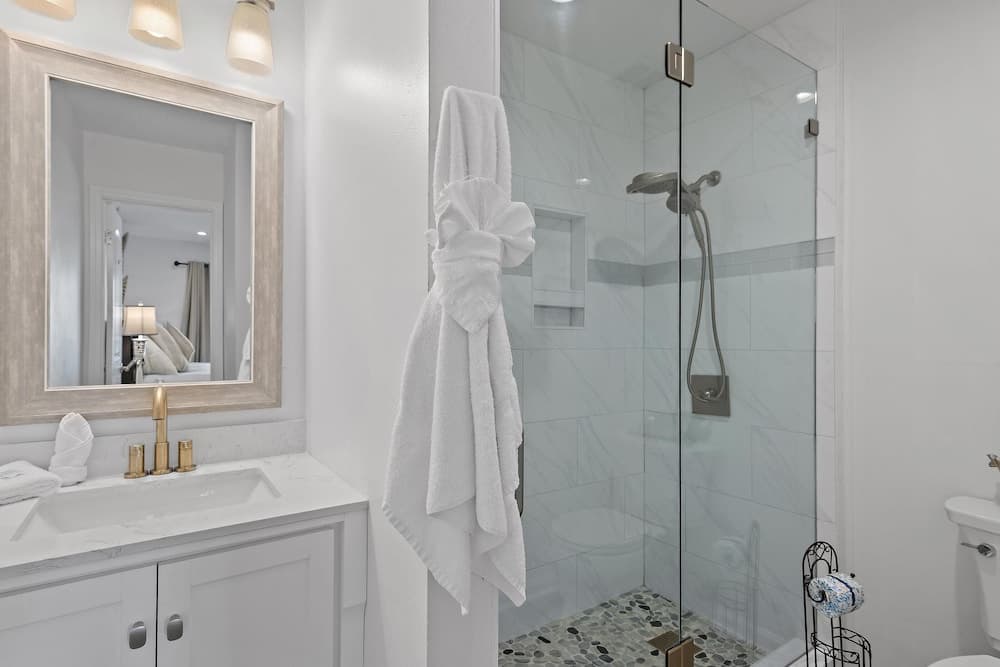 Little House on the Beach - Image 46