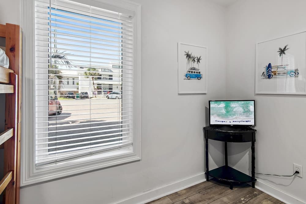 Little House on the Beach - Image 54