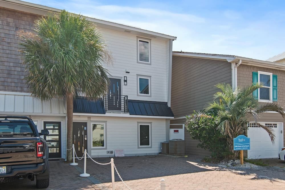 Little House on the Beach - Image 91