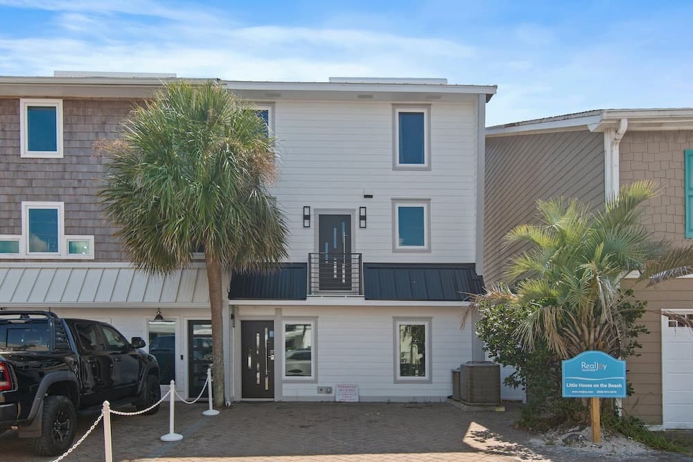 Little House on the Beach - Image 92