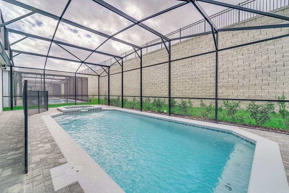 Living Large on Lelani - Image 2