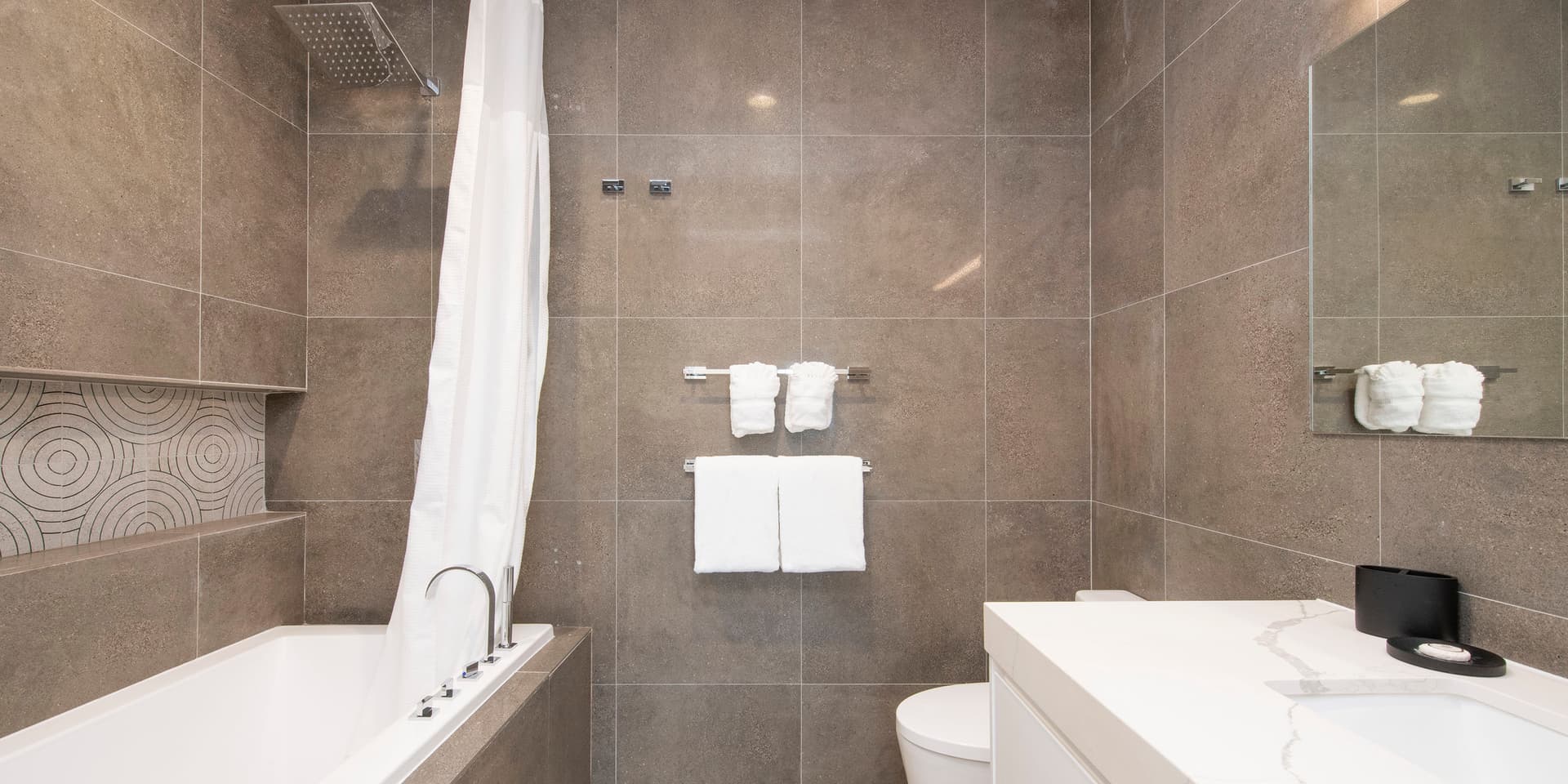 Azure Breeze Haven - Image 13