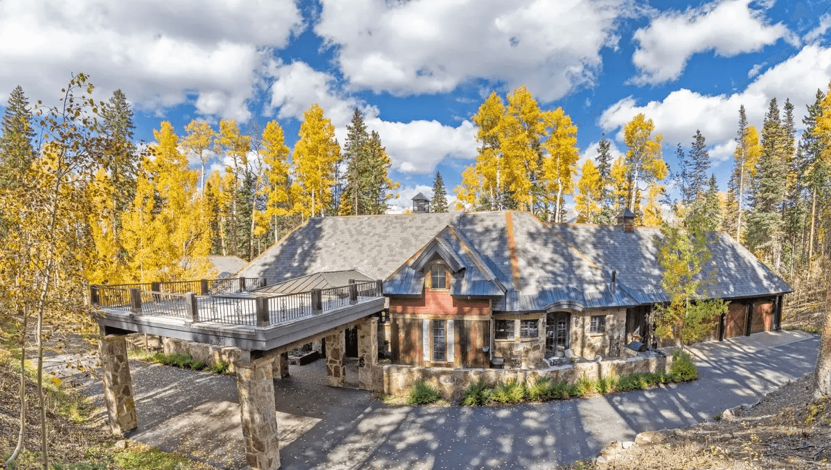 Twin Elk Lodge - Image 1