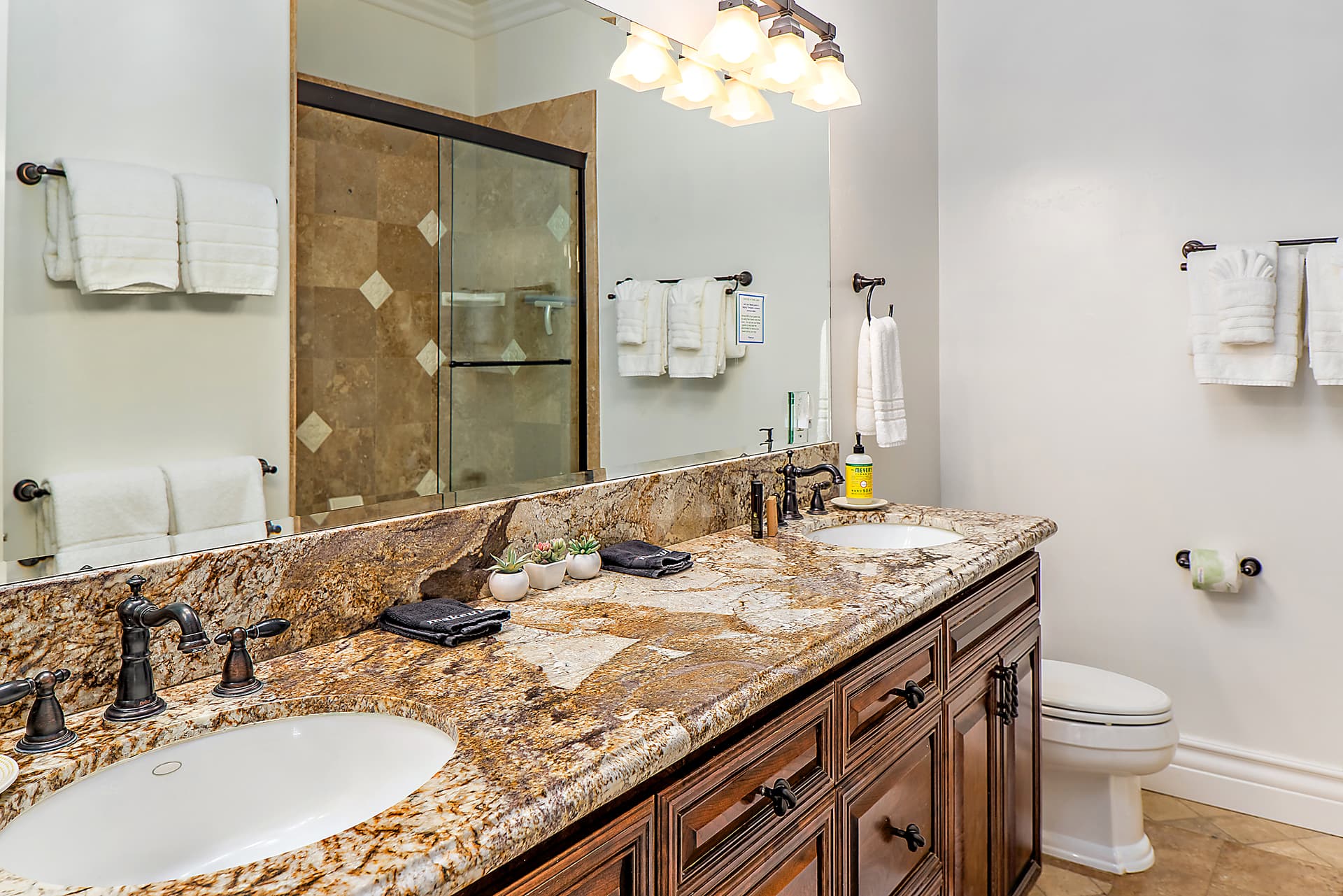 Frontier Main and Guest House - Image 36